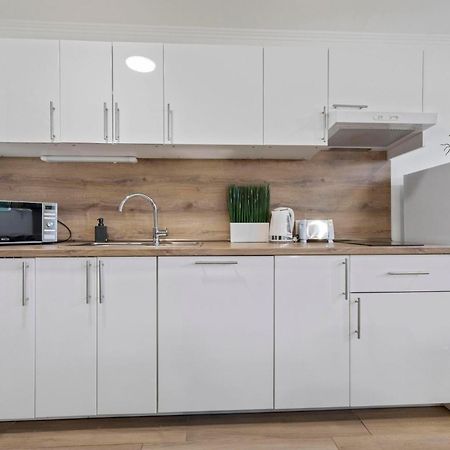 Family Hub In Centre Apartment Bratislava Bagian luar foto