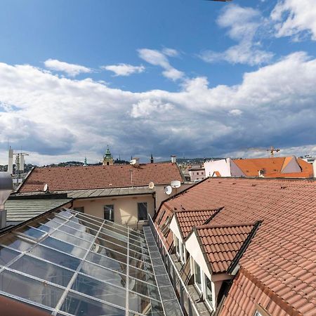 Family Hub In Centre Apartment Bratislava Bagian luar foto