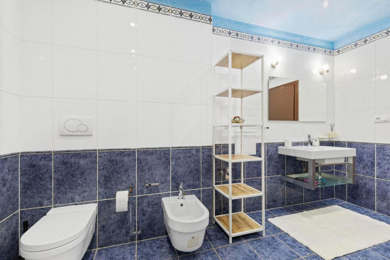 Family Hub In Centre Apartment Bratislava Bagian luar foto