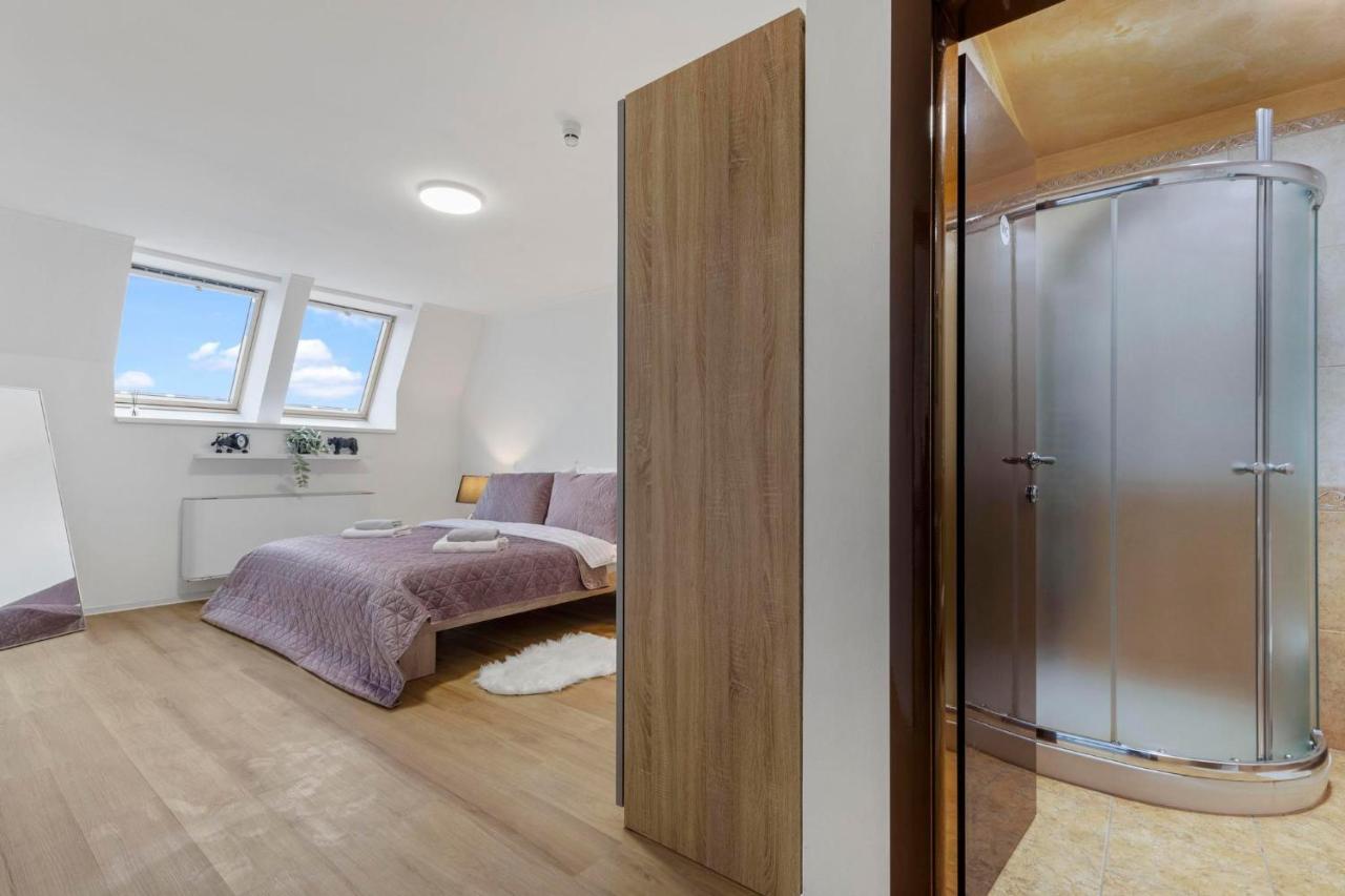 Family Hub In Centre Apartment Bratislava Bagian luar foto