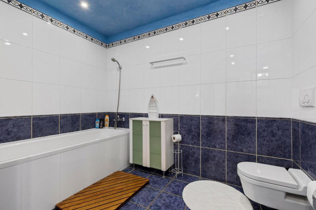Family Hub In Centre Apartment Bratislava Bagian luar foto