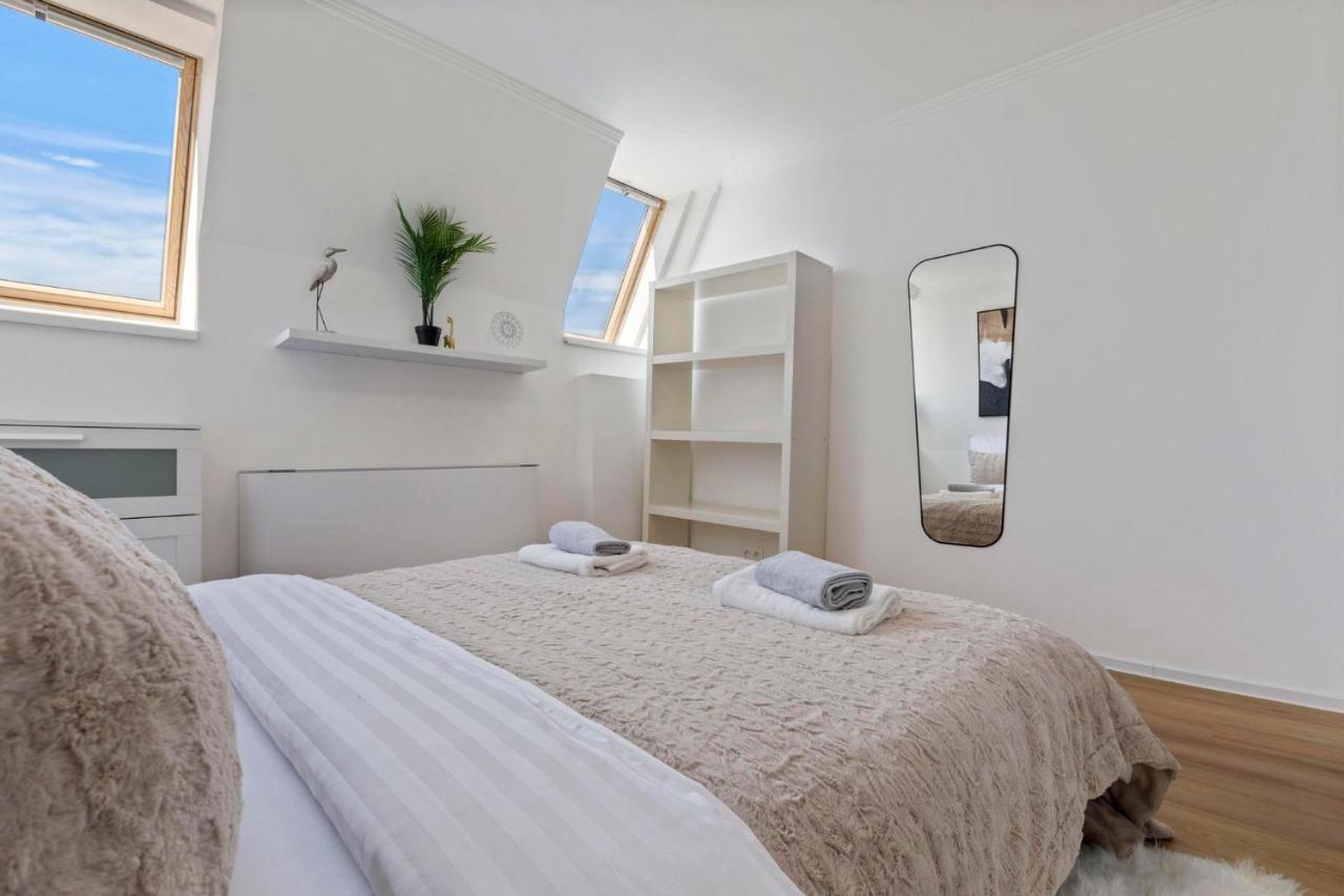 Family Hub In Centre Apartment Bratislava Bagian luar foto