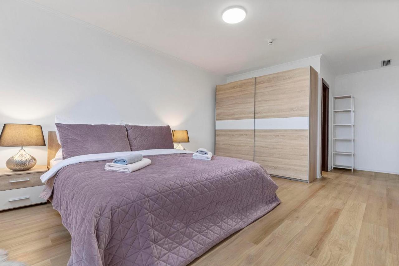 Family Hub In Centre Apartment Bratislava Bagian luar foto