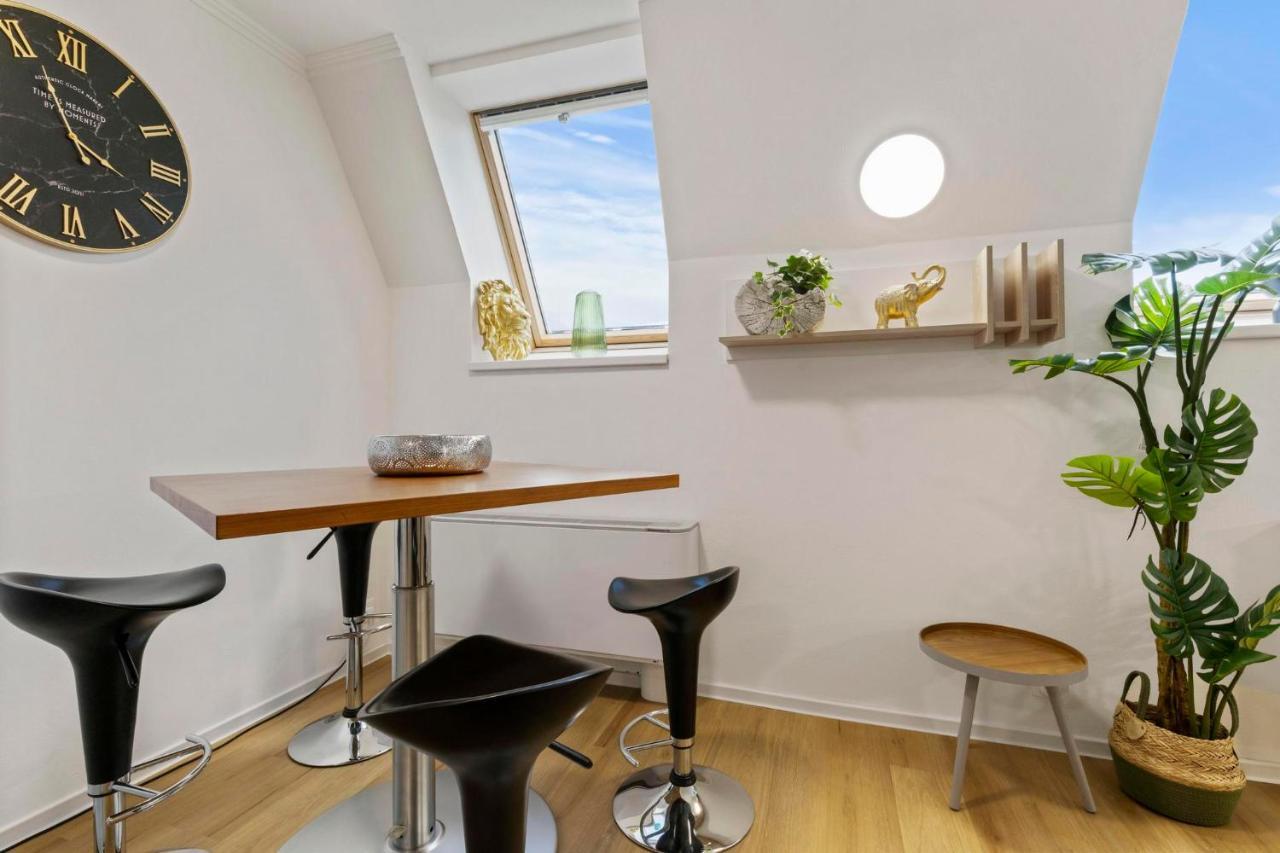 Family Hub In Centre Apartment Bratislava Bagian luar foto