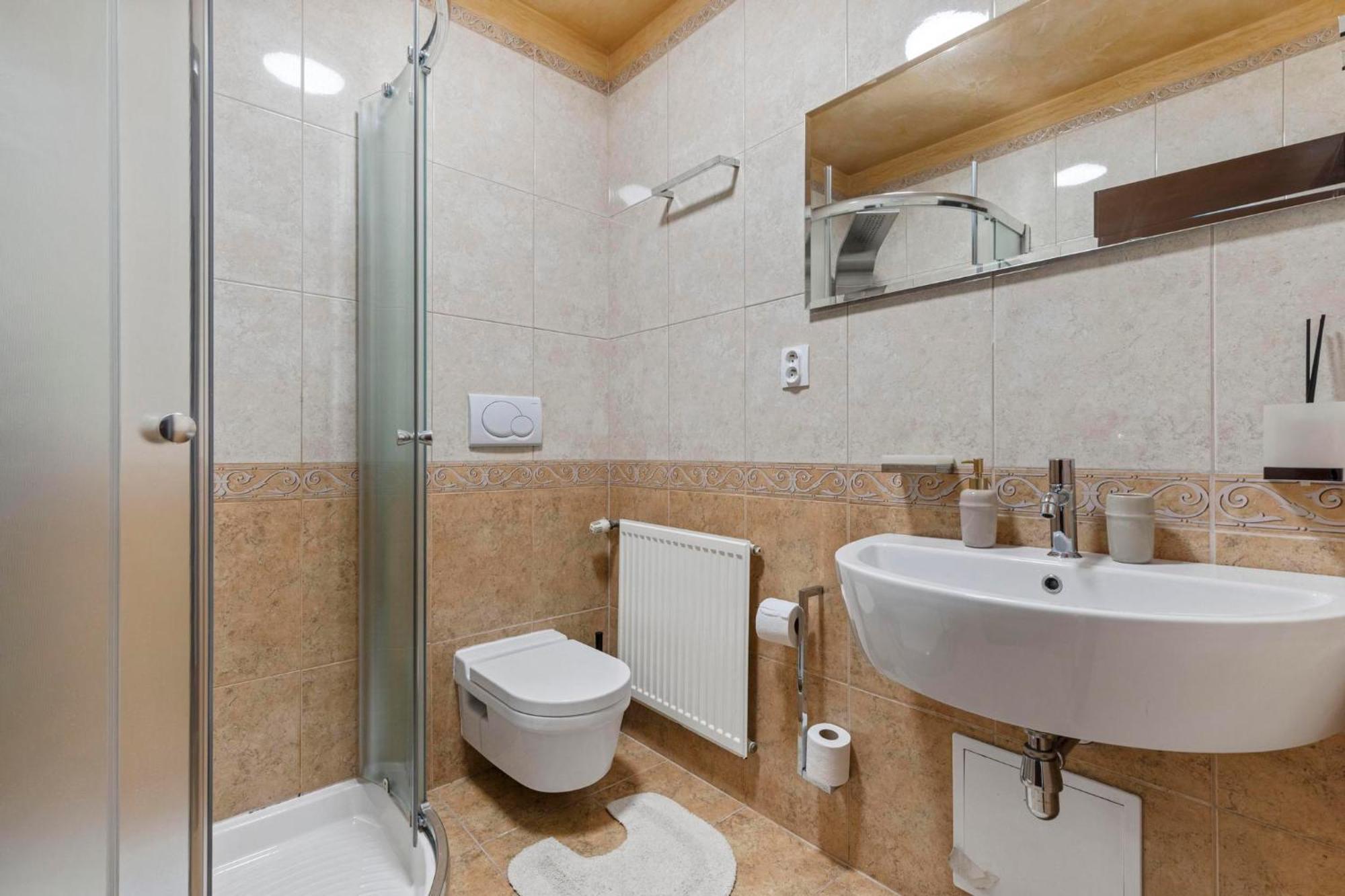 Family Hub In Centre Apartment Bratislava Bagian luar foto