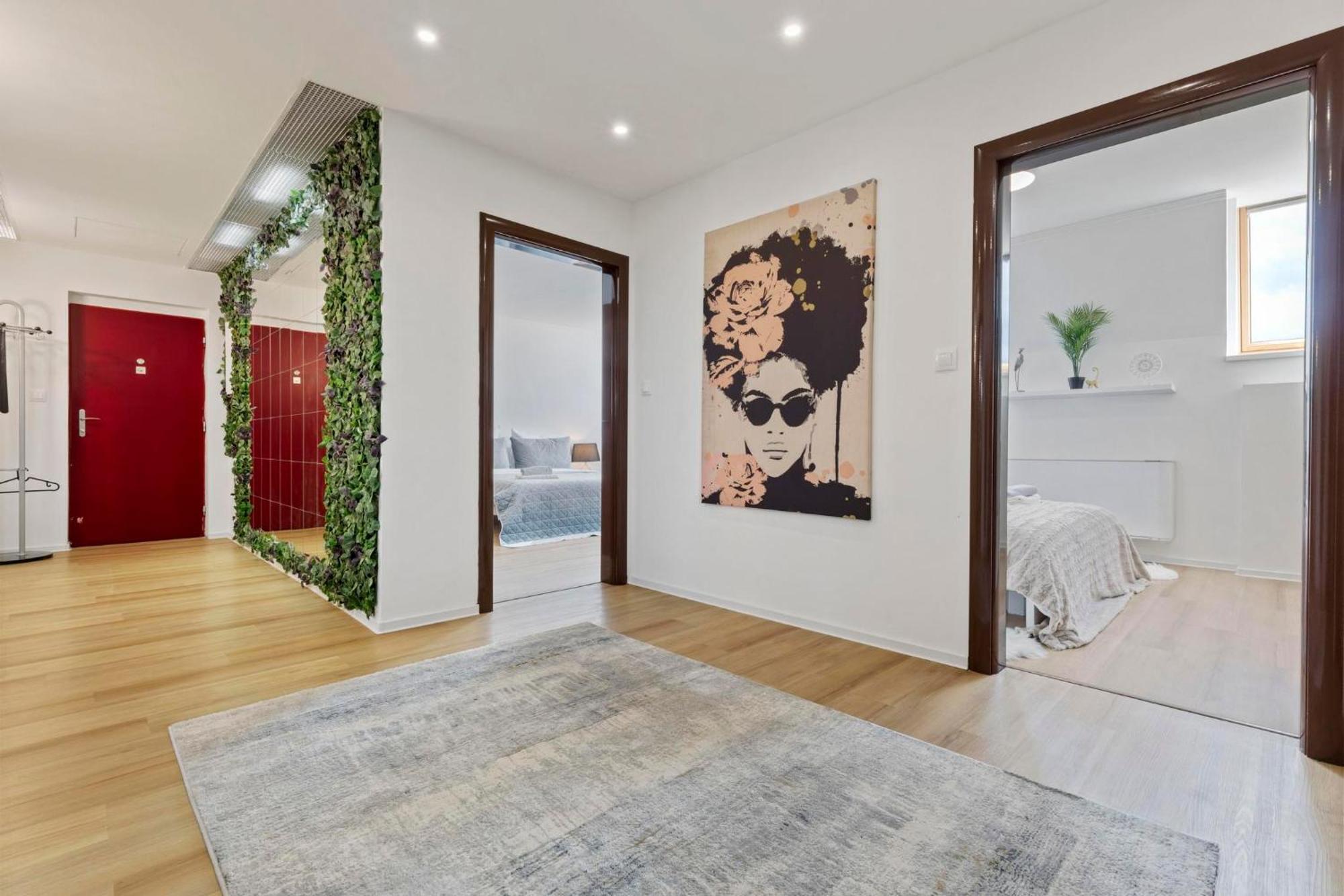 Family Hub In Centre Apartment Bratislava Bagian luar foto