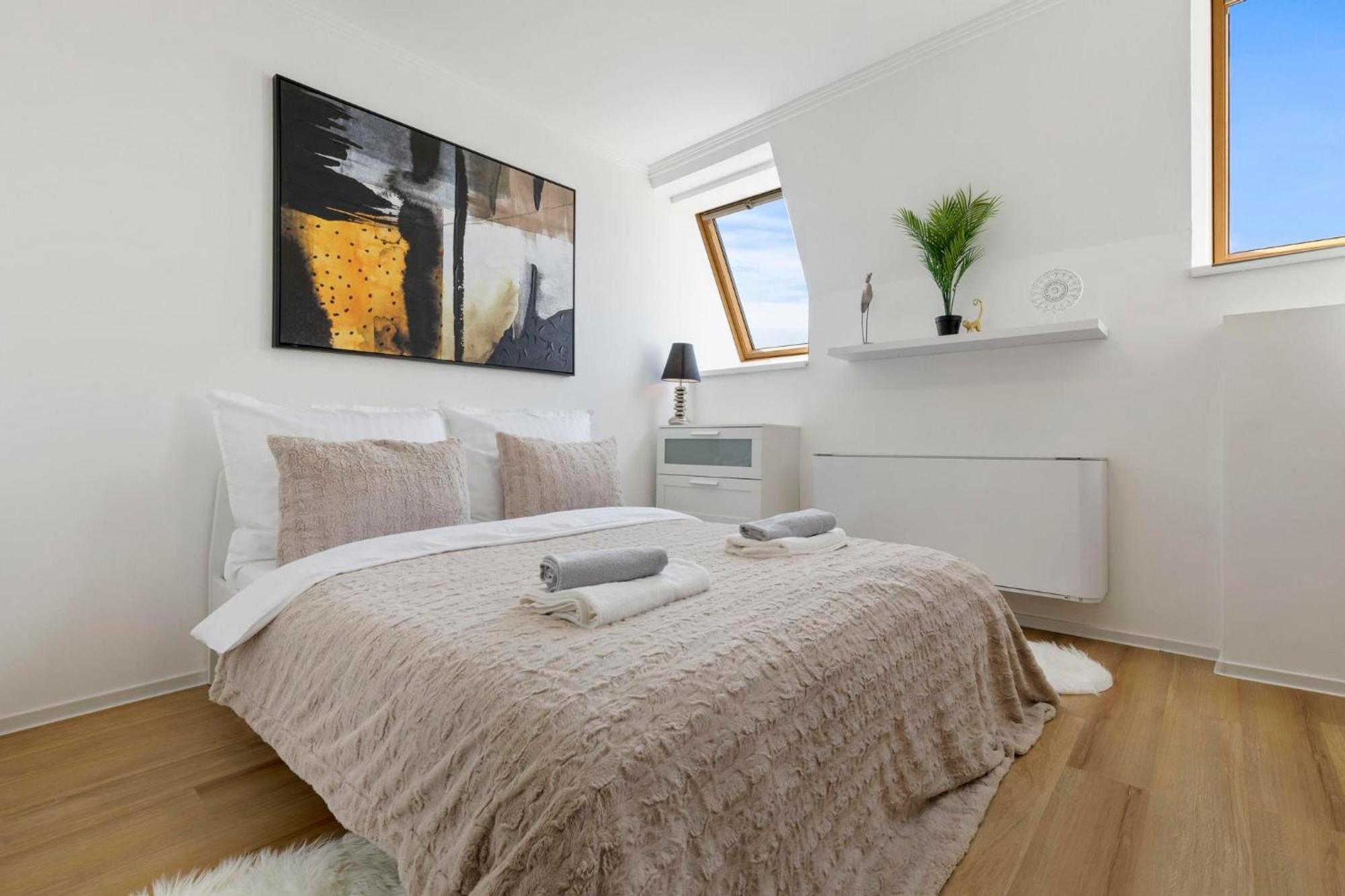 Family Hub In Centre Apartment Bratislava Bagian luar foto