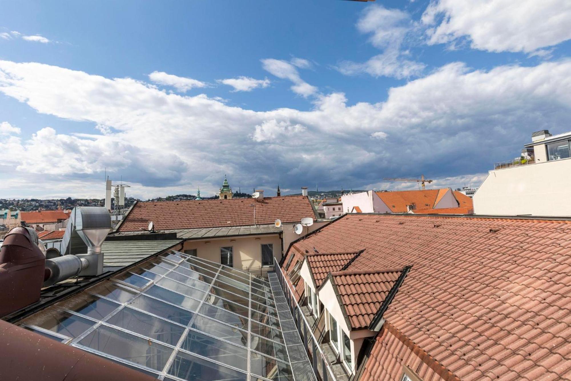 Family Hub In Centre Apartment Bratislava Bagian luar foto